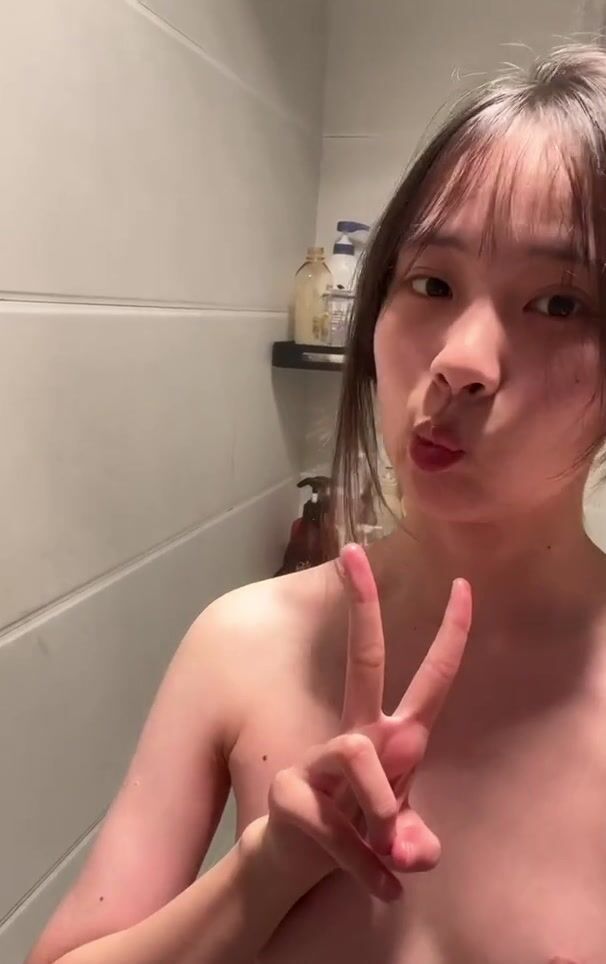 bé loli lớp 10 này đẹp quá vú bé mà lông lồn đã mọc rậm rồi